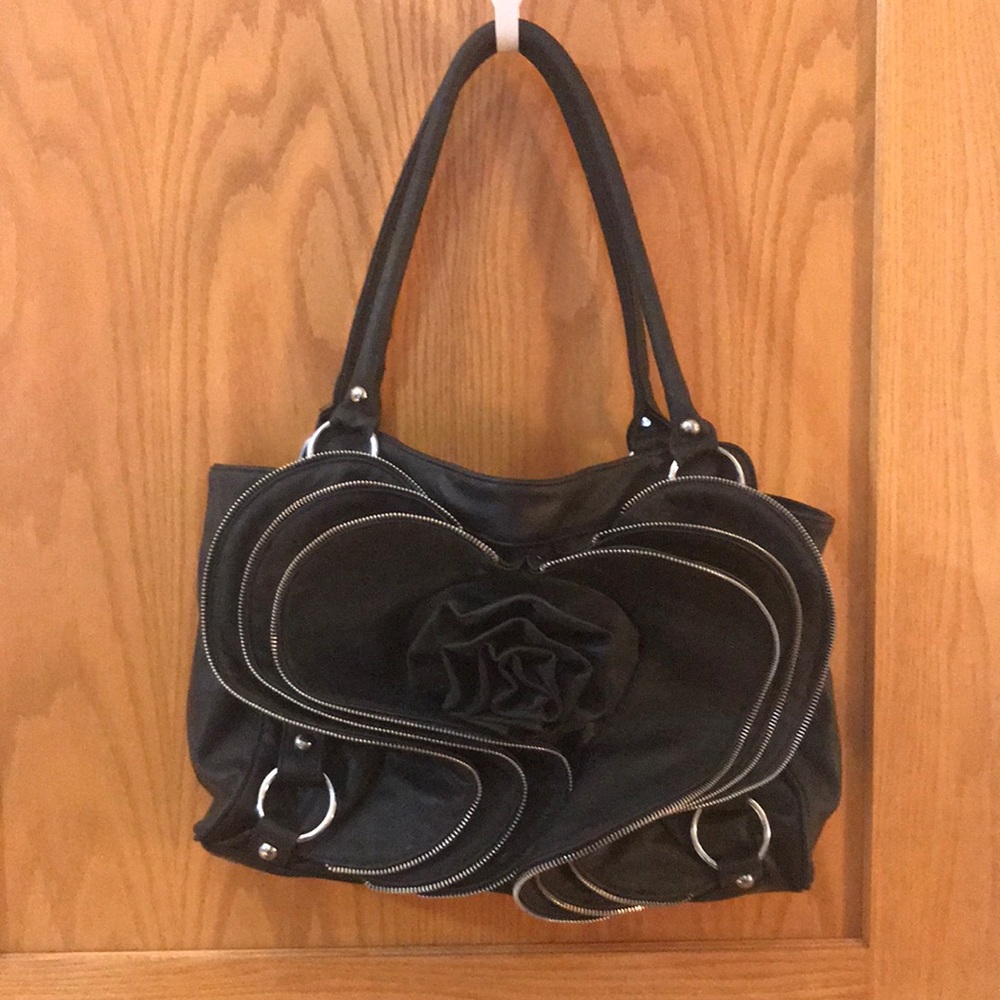 Black Purse Zipper Detail